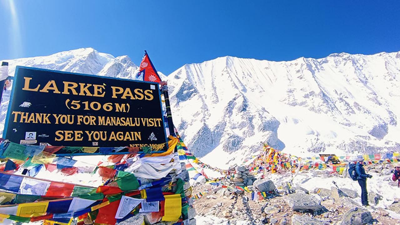 11 Days Manaslu with Larke La (Pass)